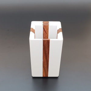 Ceviz-akrilik sıvı sabunluk